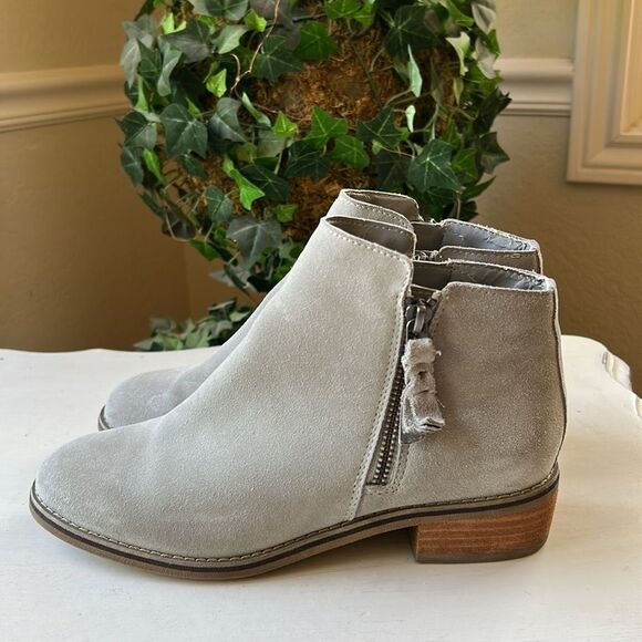 Waterproof Gray Suede Ankle Booties Minimalist Design - Picture 1 of 16